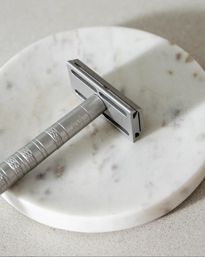 Henson AL13 razor on stone dish
